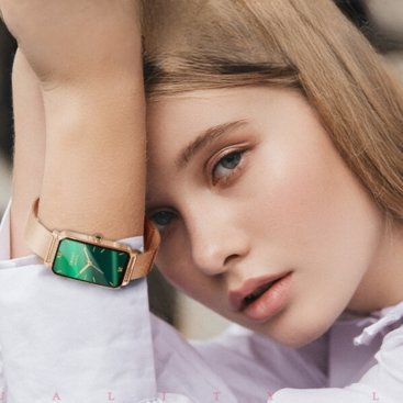 Aurora Elegance Women's Smartwatch